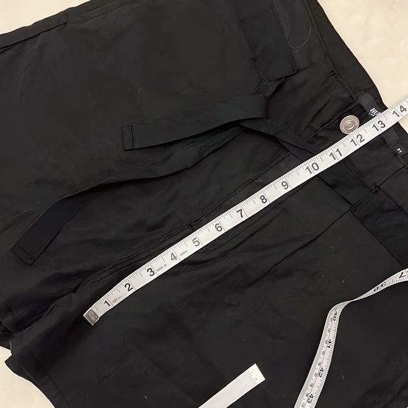 HUDSON JEANS Women's Black Paper
Bag Shorts - Size 27 - NWOT - Picture 8 of 10